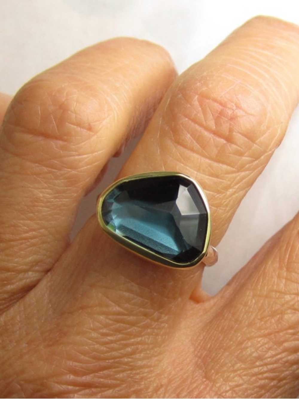 Elegant Women's Blue Topaz Ring - 18k Gold and sterling silver